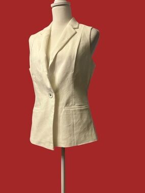 Bebe White Sleeveless Vest